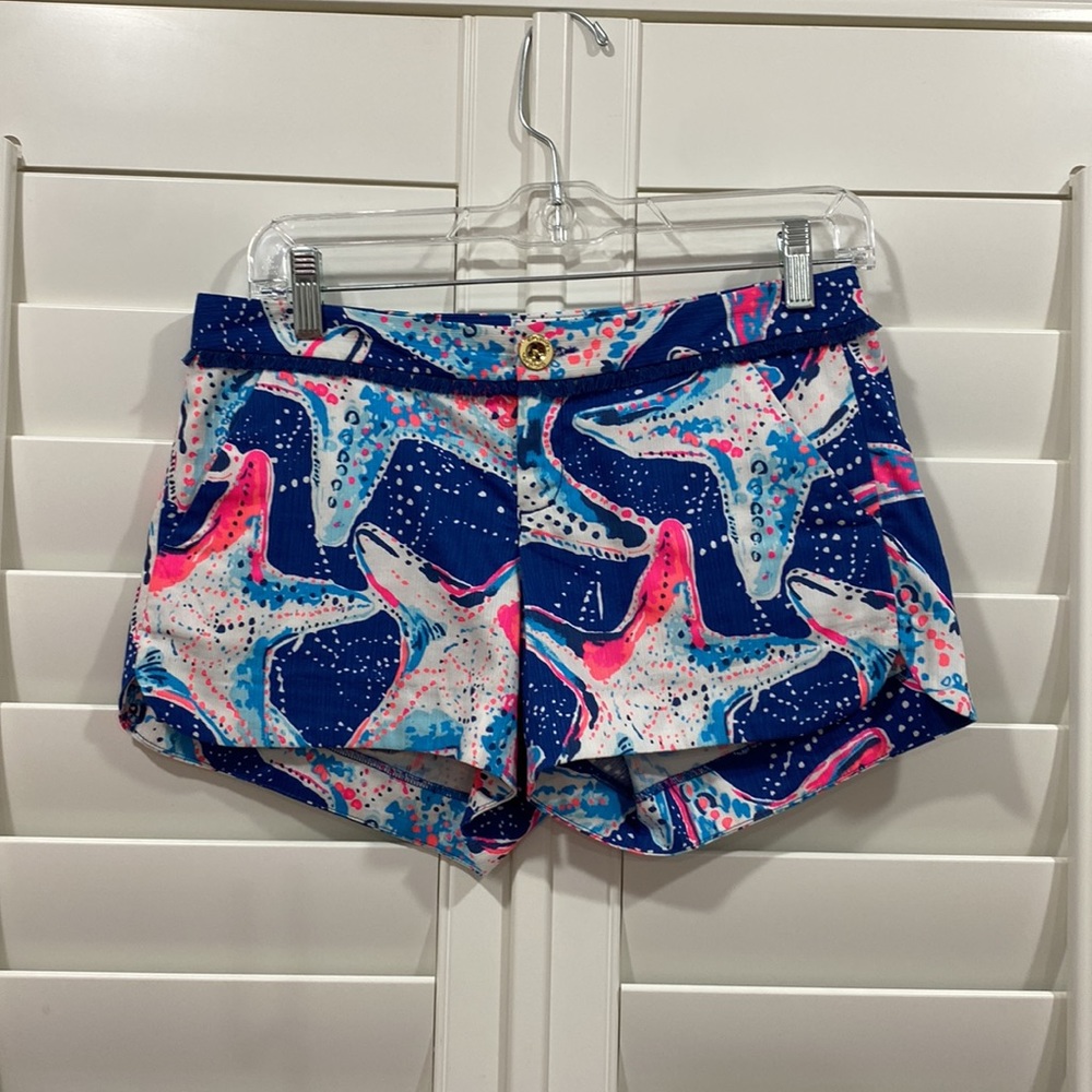 Lilly Pulitzer summer shorts. Starfish pattern. Blue, white and pink. 00